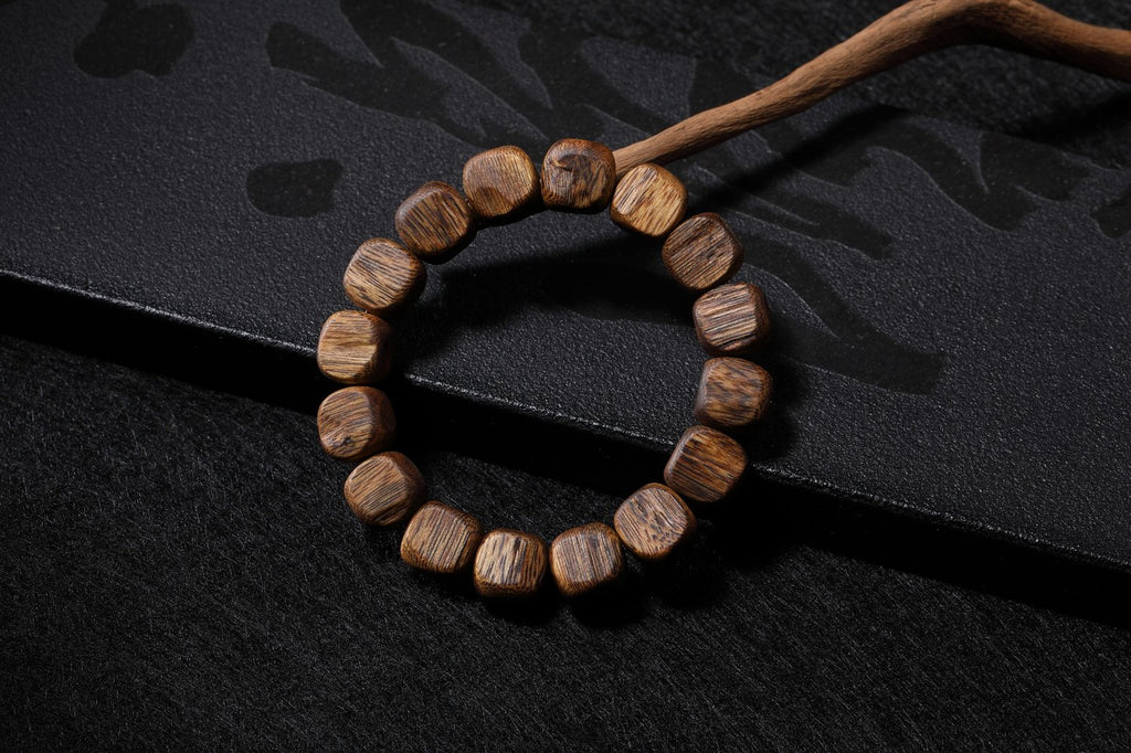 Flat Square Agarwood Bracelet | TACHIAN Natural Aloeswood - TACHIAN