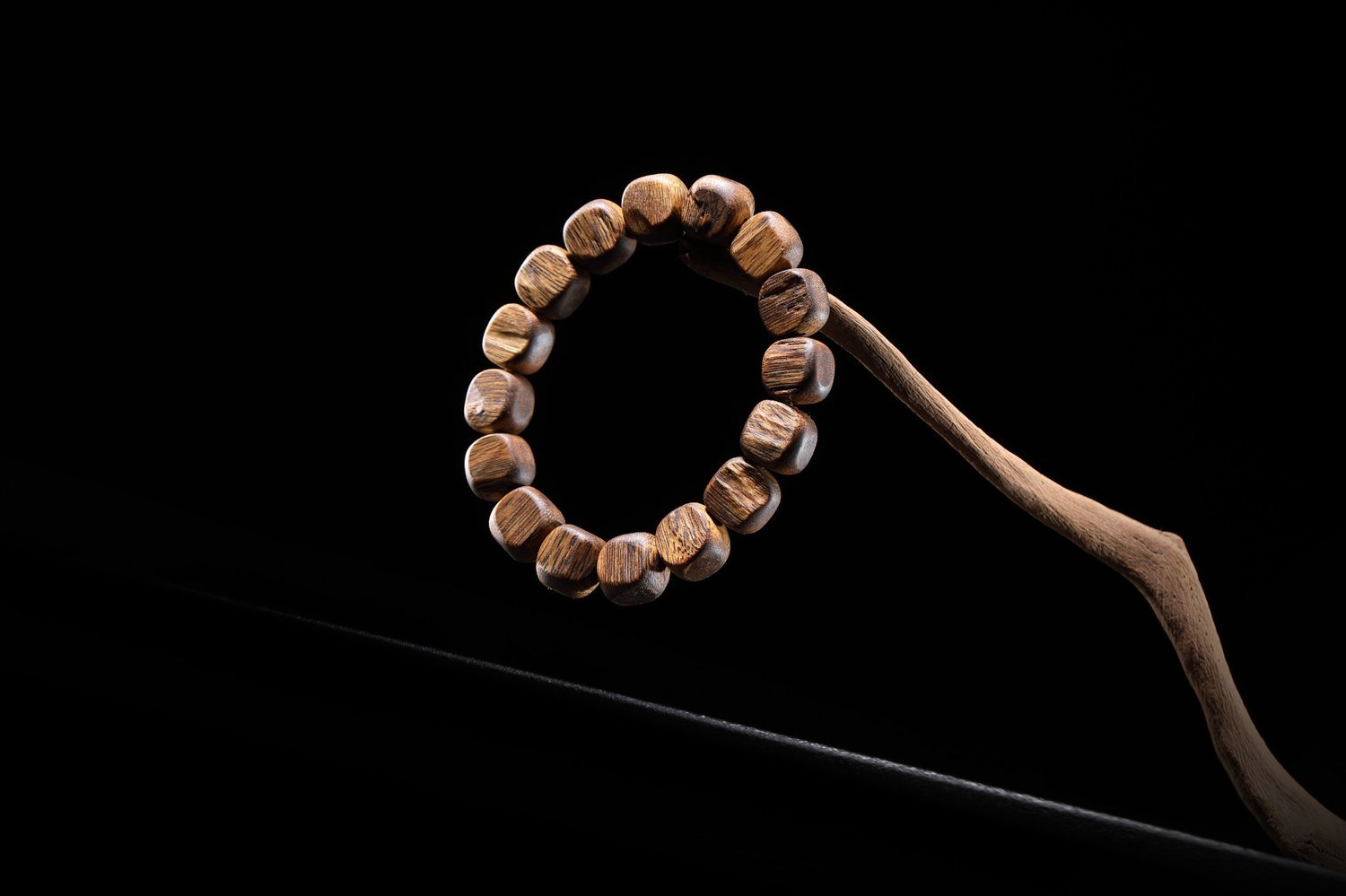 Flat Square Agarwood Bracelet | TACHIAN Natural Aloeswood - TACHIAN