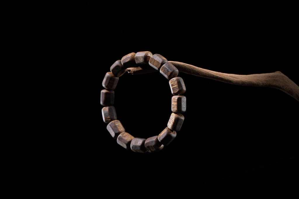 Cylindrical Kynam Agarwood Bracelet 10mm | TACHIAN Natural Aloeswood - TACHIAN