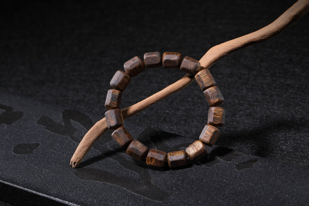 Cylindrical Kynam Agarwood Bracelet 10mm | TACHIAN Natural Aloeswood - TACHIAN