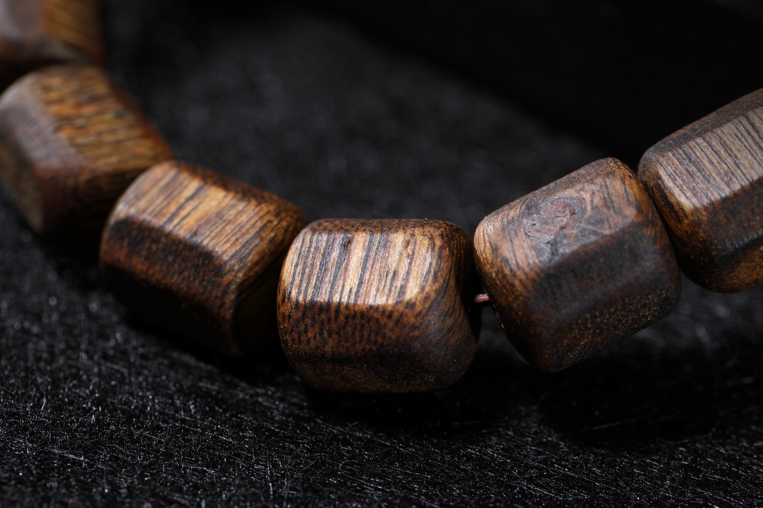 Cylindrical Kynam Agarwood Bracelet 10mm | TACHIAN Natural Aloeswood - TACHIAN