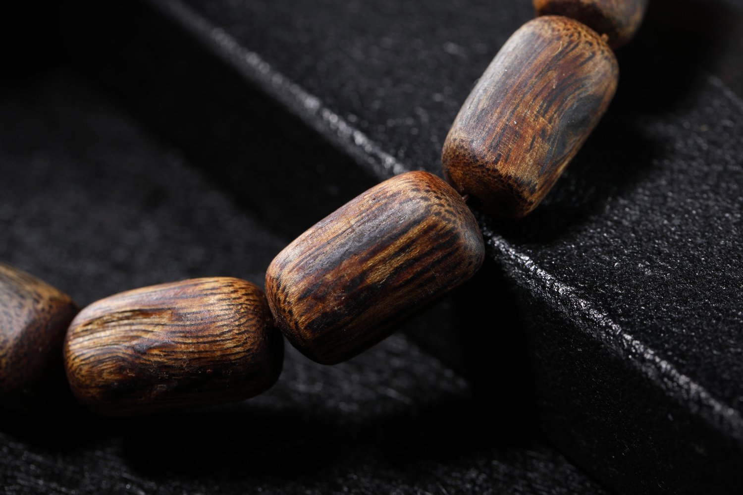 High - Oil Heartwood Agarwood Bracelet 10mm | TACHIAN Natural Aloeswood - TACHIAN